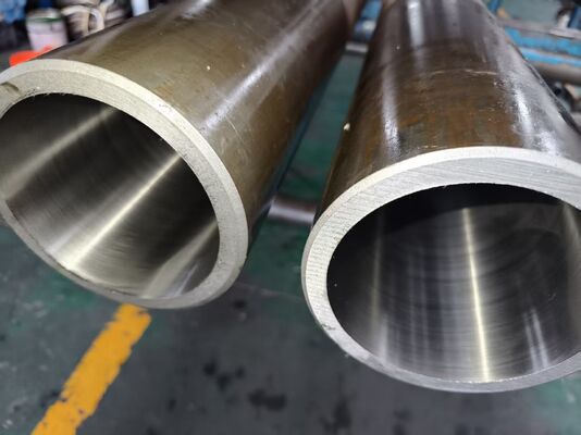 kupować H8 Tolerancja wyostrzonej rury o wytrzymałości na rozciąganie ≥ 600 MPa i Ra 0,2-0,4 Grubość dla cylindrów hydraulicznych produkcja online